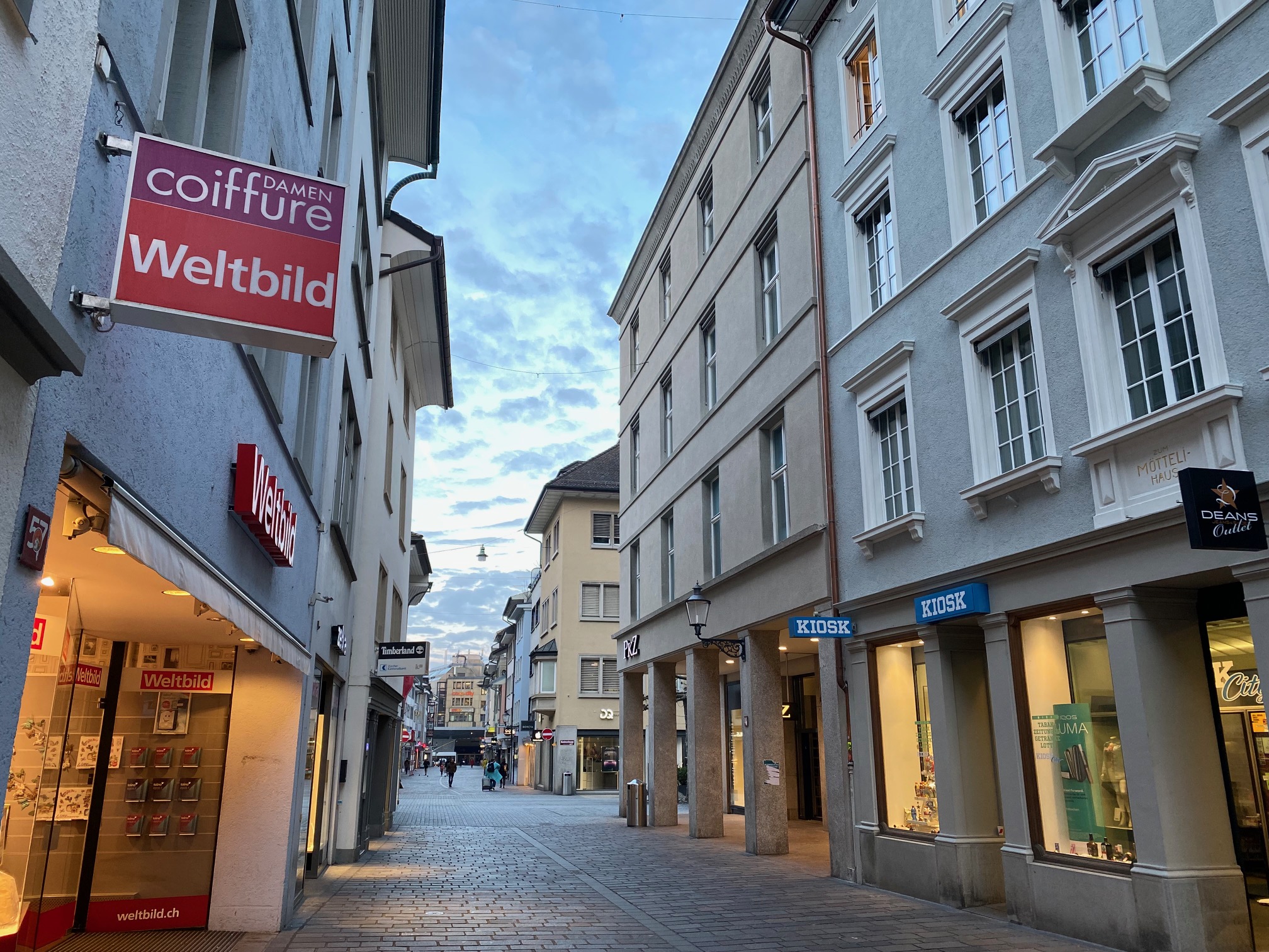 Ihre Augenpraxis in Winterthur: Augenarztpraxis Winti. Dr. med. Murat Yildirim. Marktgasse 78 . Telefon 052 212 26 29