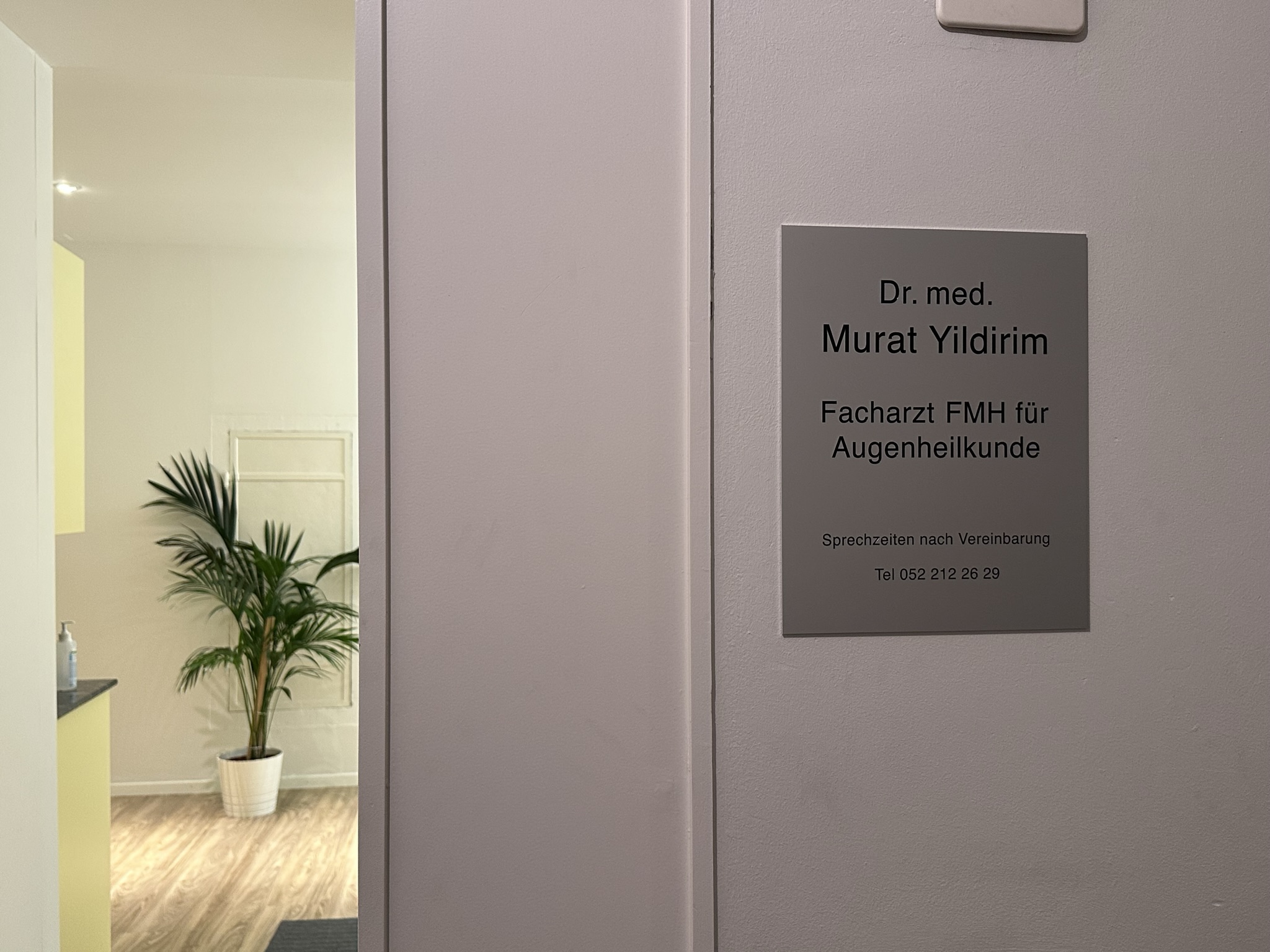 Ihre Augenpraxis in Winterthur: Augenarztpraxis Winti. Dr. med. Murat Yildirim. Marktgasse 78 . Telefon 052 212 26 29